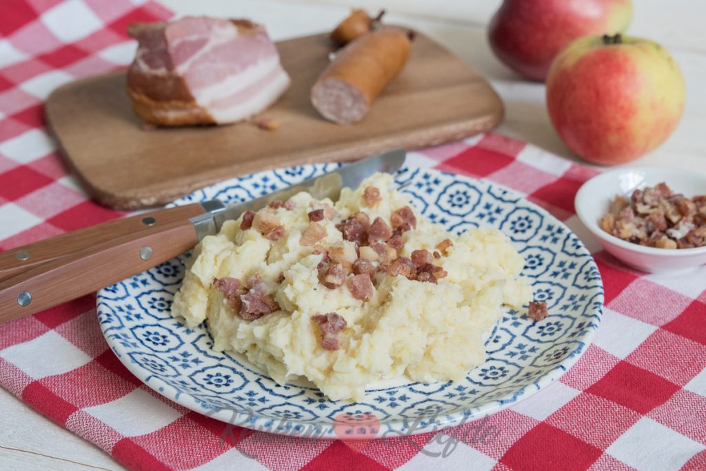 Hete bliksem met spek en rookworst