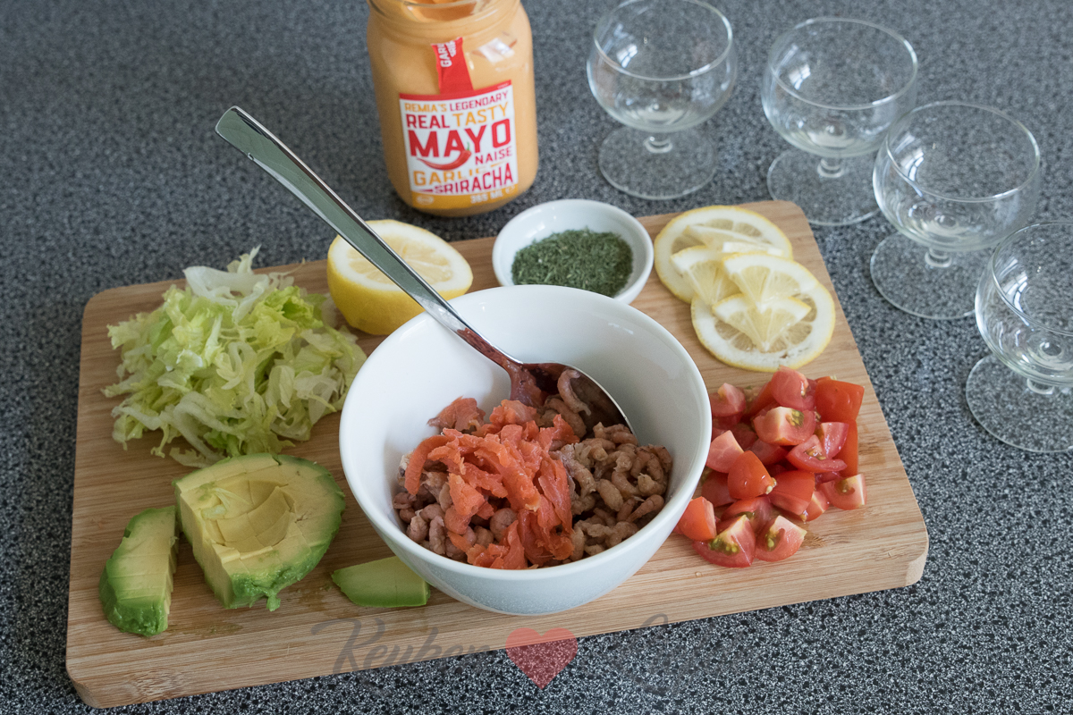 Garnalencocktail met zalm en sriracha mayonaise