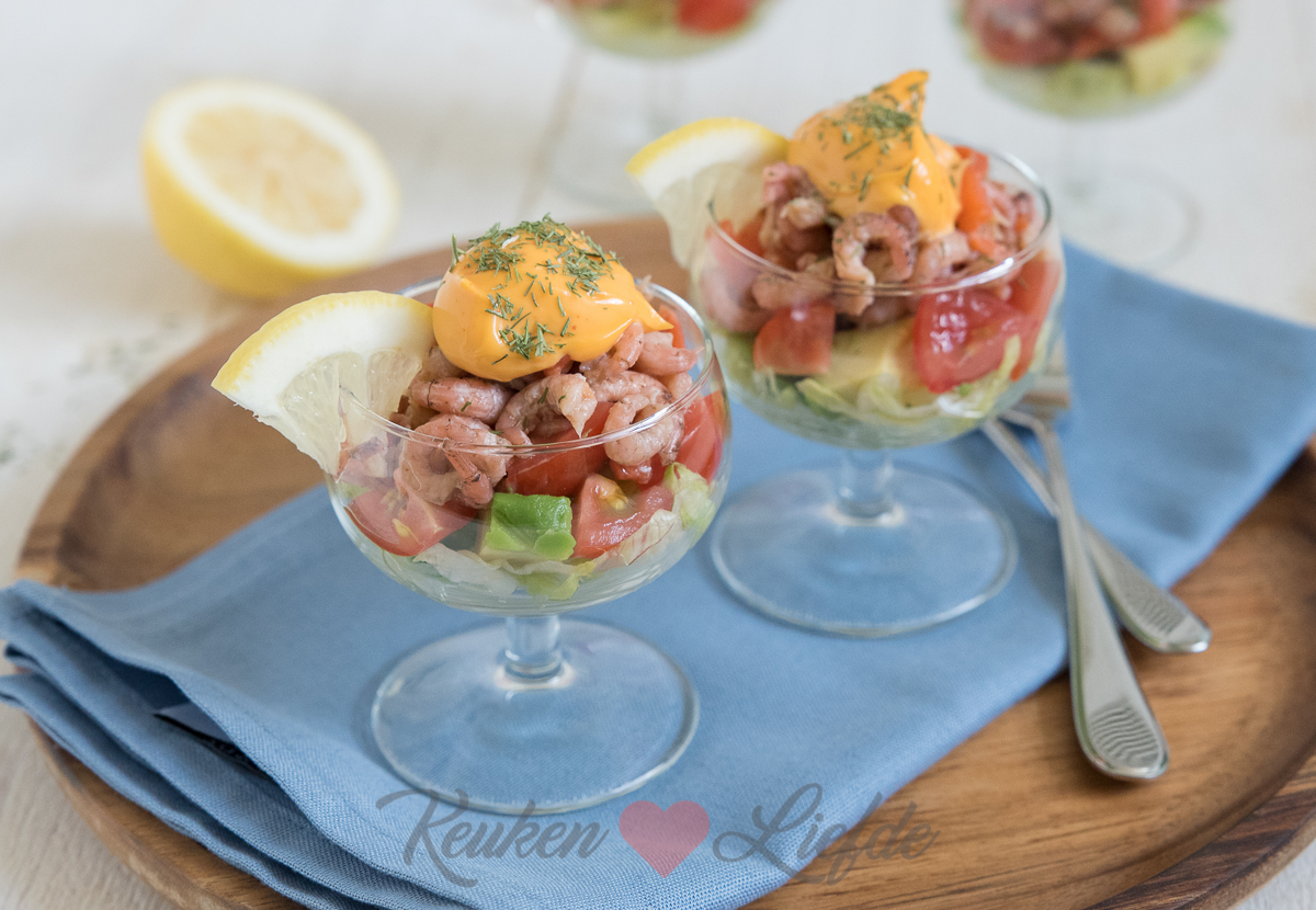 Garnalencocktail met zalm en sriracha mayonaise