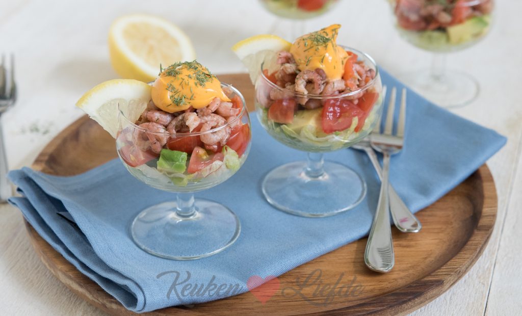 Garnalencocktail met zalm en sriracha mayonaise