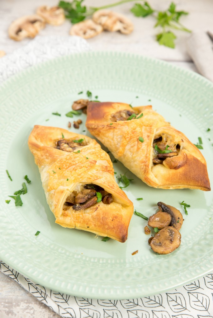 Bladerdeeghapje met gebakken knoflookchampignons Bladerdeeghapje met gebakken knoflookchampignons