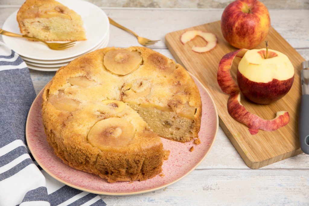 Omgekeerde appelcake met walnoten