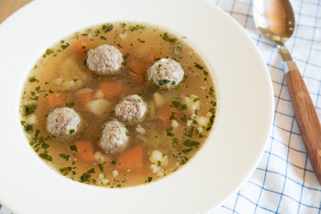 Groentesoep met gehaktballetjes (zoals oma die maakte!)