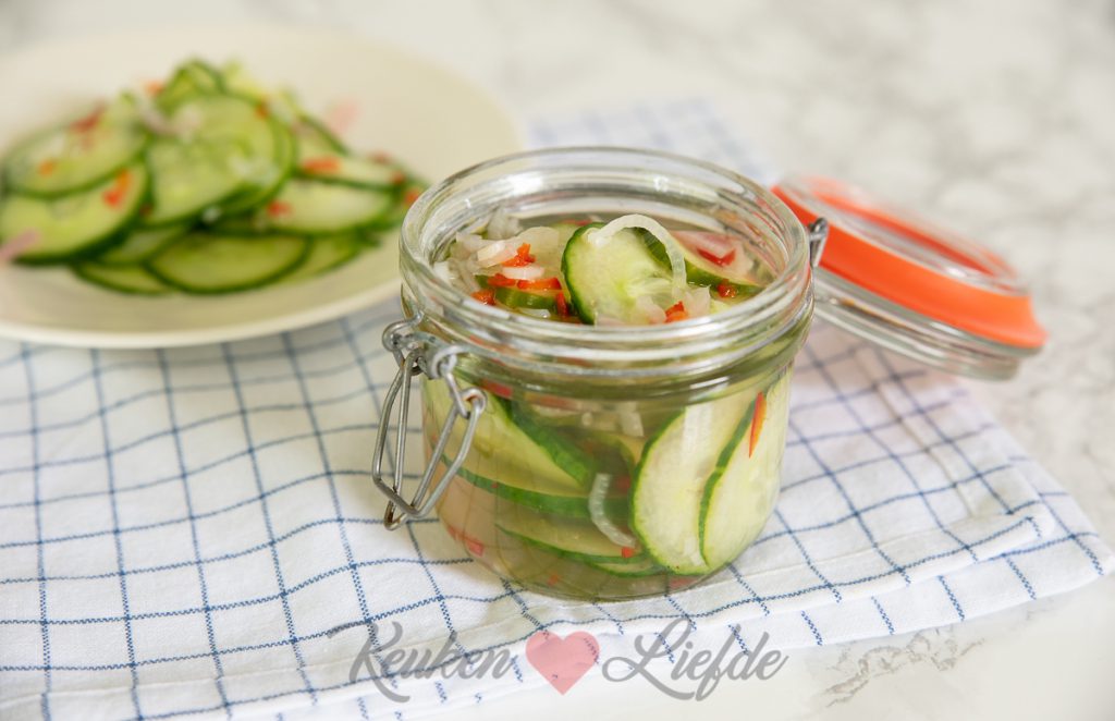 Acar ketimun (zoetzure komkommer)