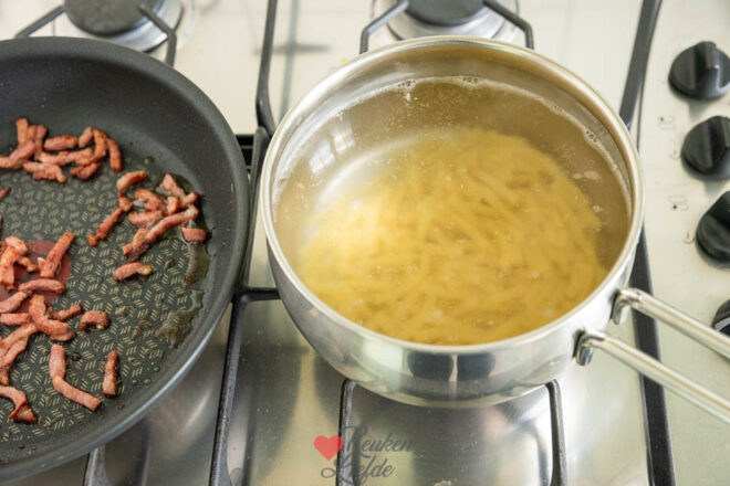 Kook de pasta beetgaar