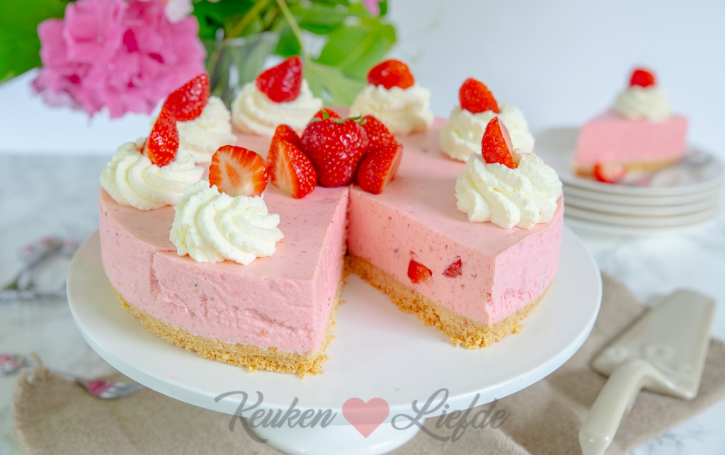 Aardbeien kwarktaart met koekjesbodem