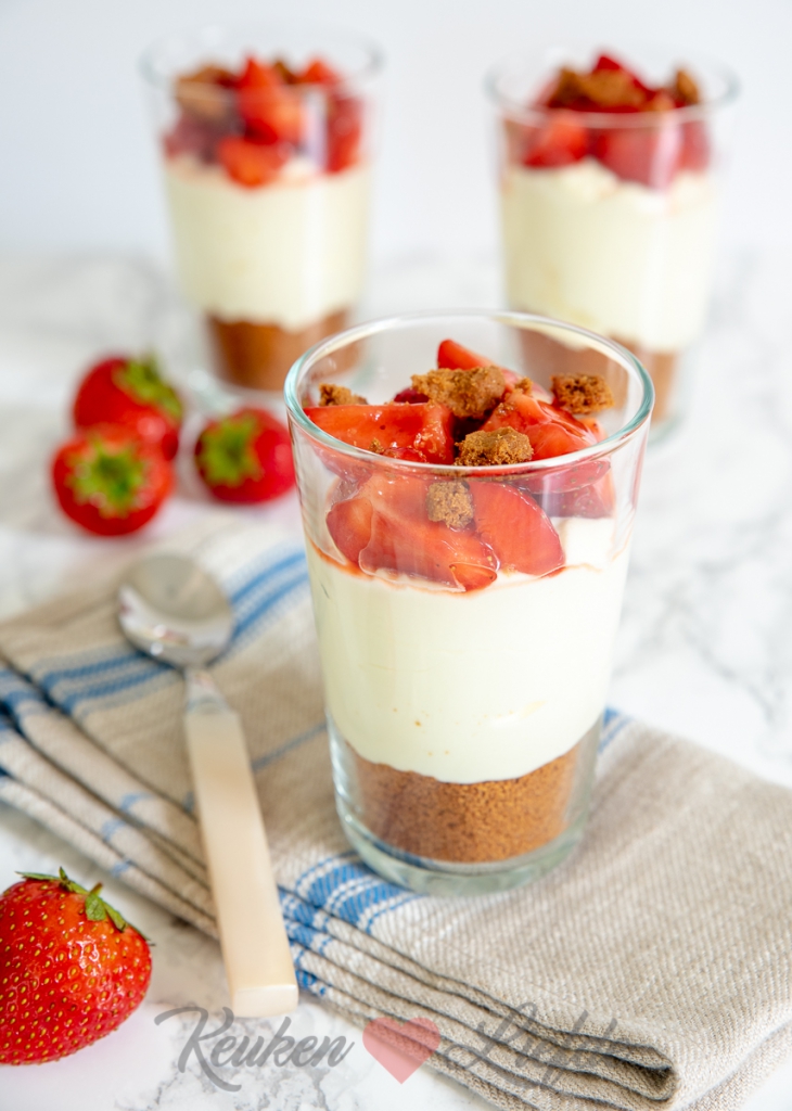 Monchou toetje met aardbeien Monchou toetje met aardbeien