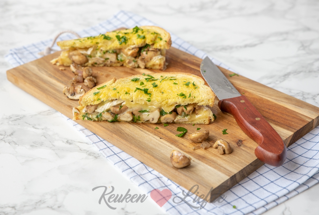 Tosti met gebakken champignons en brie Tosti met gebakken champignons en brie