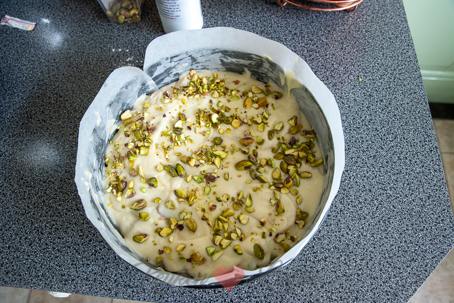 Yoghurttaart met perzik en pistache Yoghurttaart met perzik en pistache