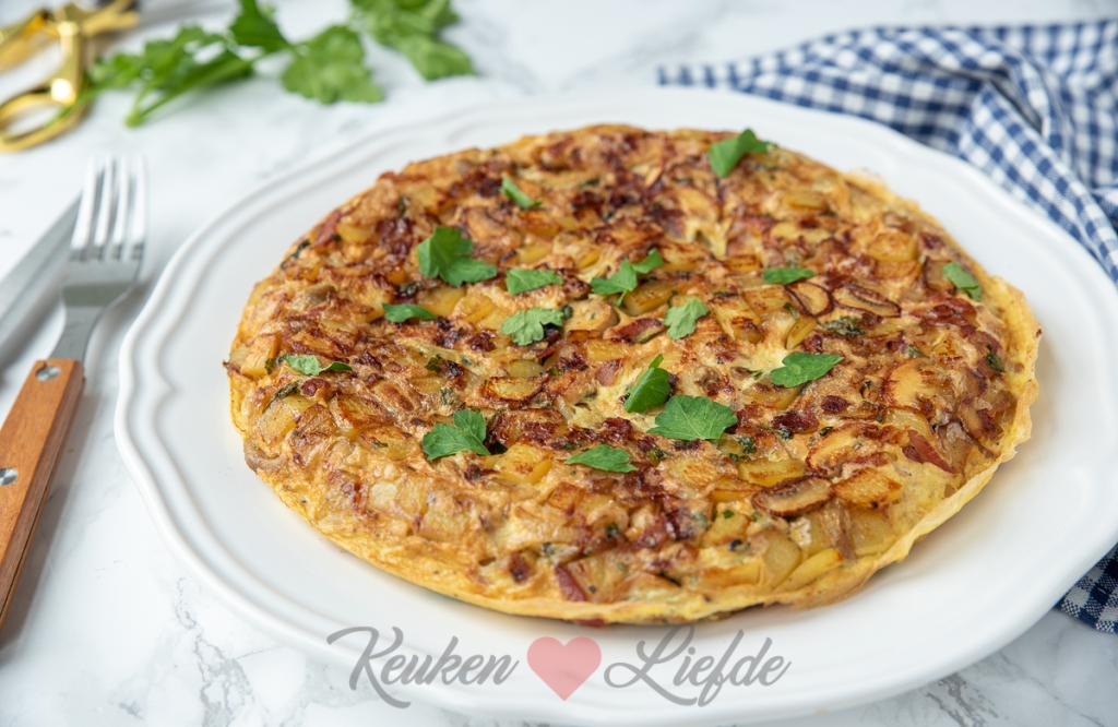 Aardappeltortilla met champignons, spek en ui