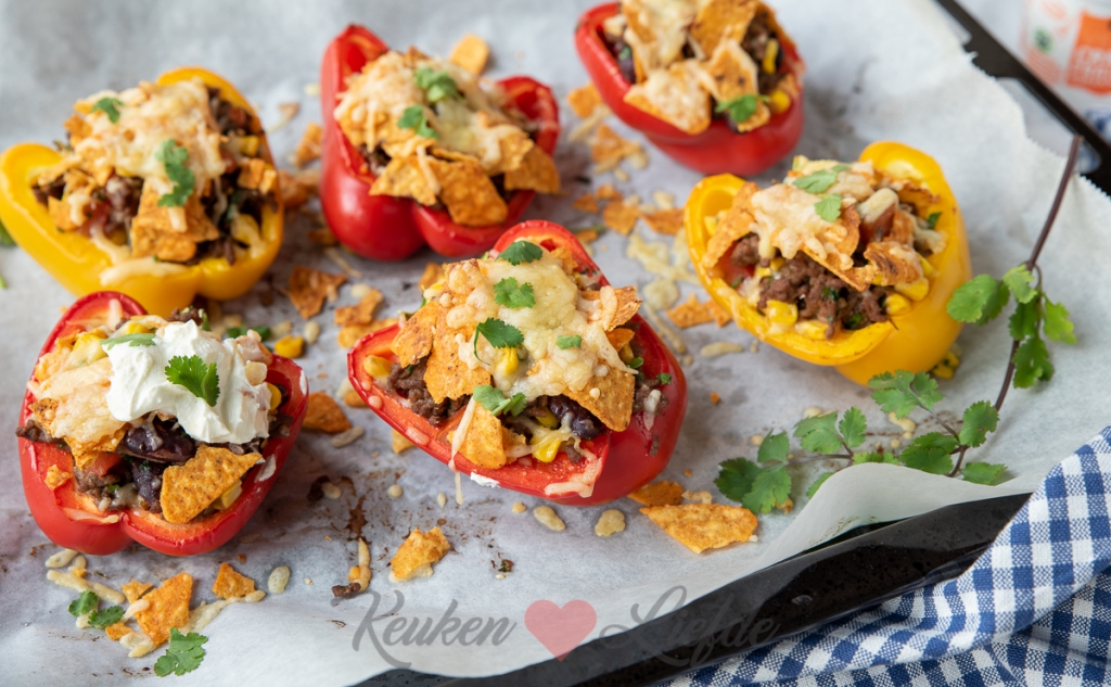 Gevulde paprika's met Mexicaans gehakt en nacho's