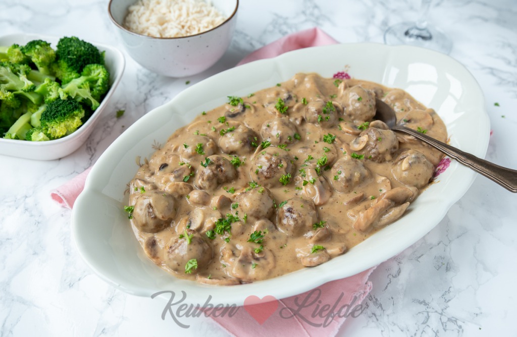 Gehaktballetjes in champignonroomsaus