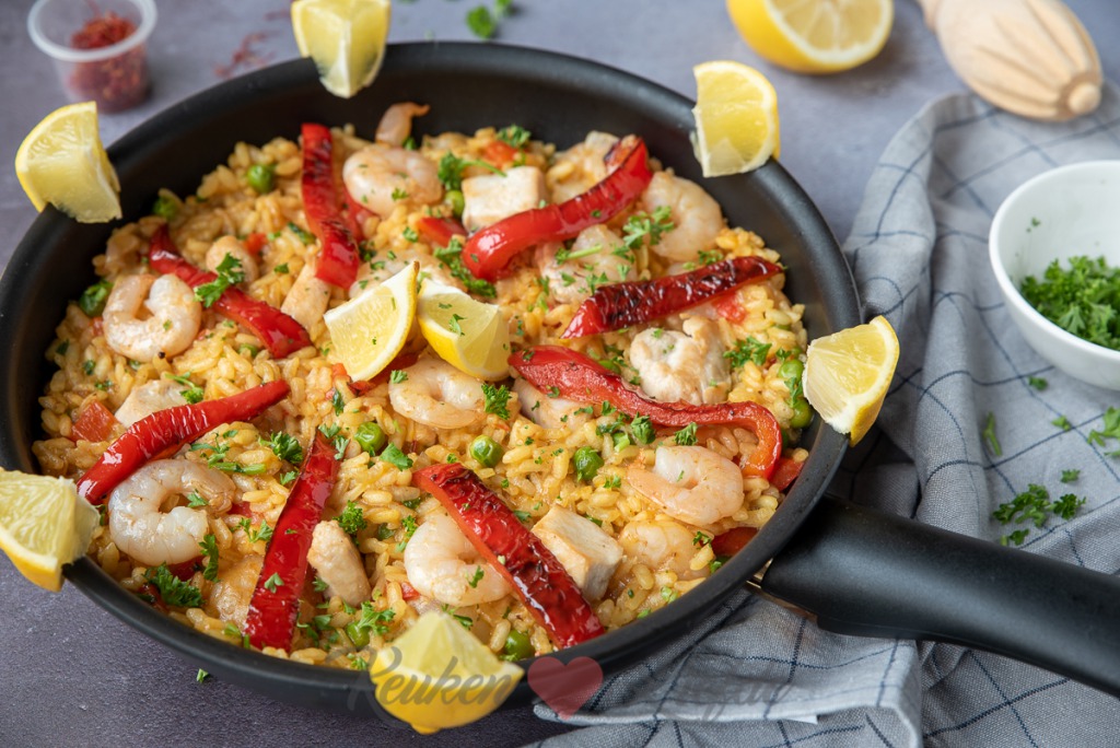 Paella met kip en garnalen