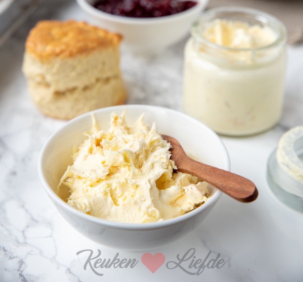 Zo maak je clotted cream (de enige echte!)