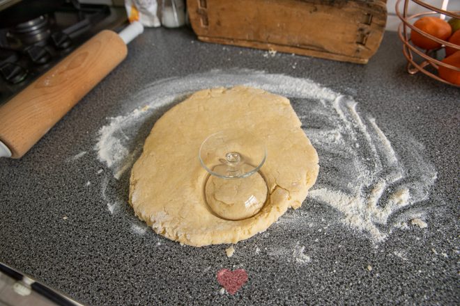 Rol en steek het deeg uit