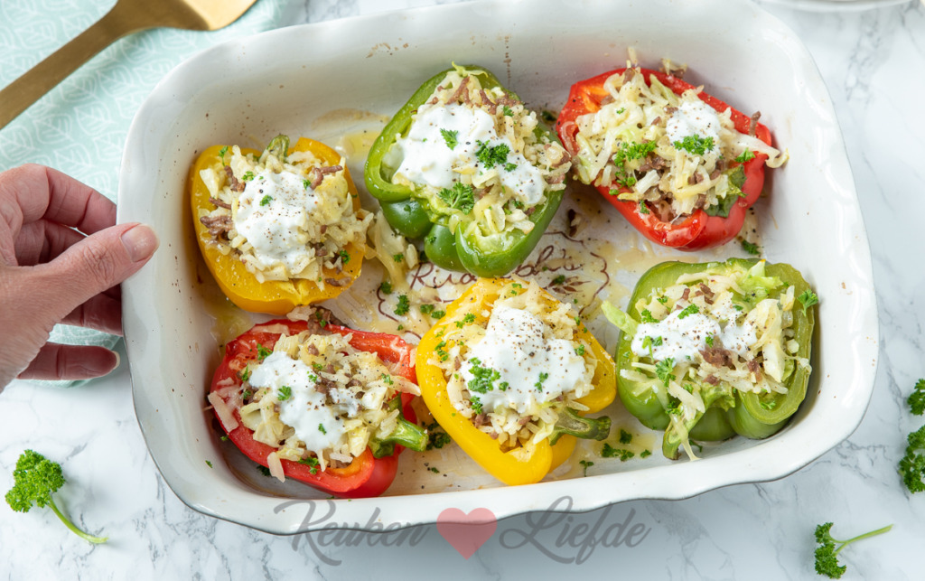 Gevulde paprika's met rijst, gehakt en spitskool Gevulde paprika's met rijst, gehakt en spitskool