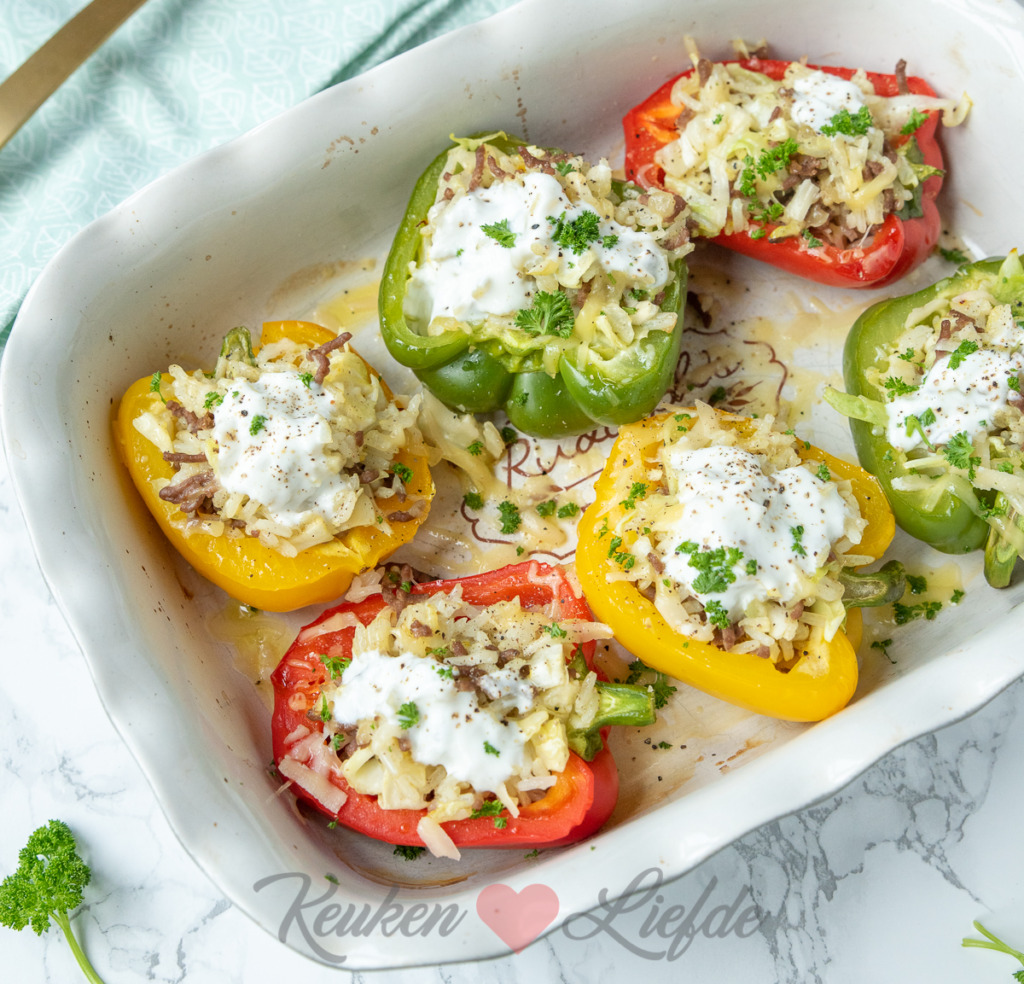 Gevulde paprika's met rijst, gehakt en spitskool Gevulde paprika's met rijst, gehakt en spitskool