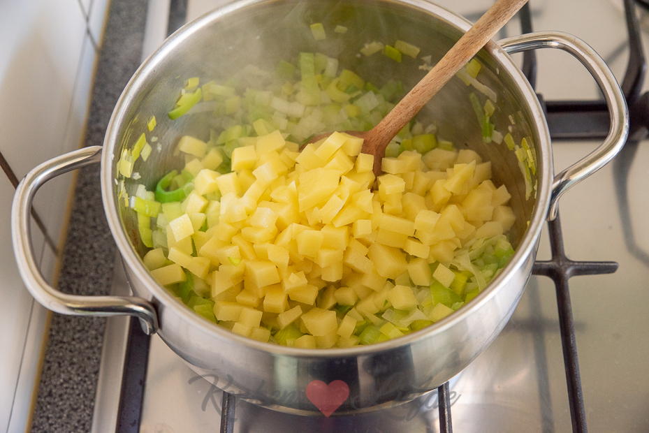 Romige preisoep met mosterd en beenham