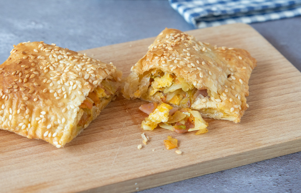 Bladerdeeg loempia met ham Bladerdeeg loempia met ham