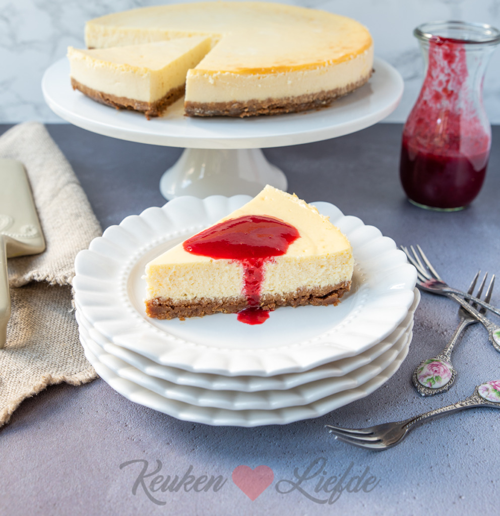 Klassieke cheesecake met frambozensaus