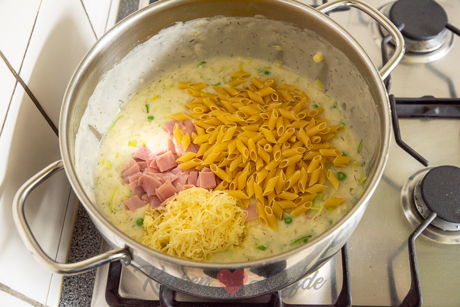 Ovenpasta met prei en ham