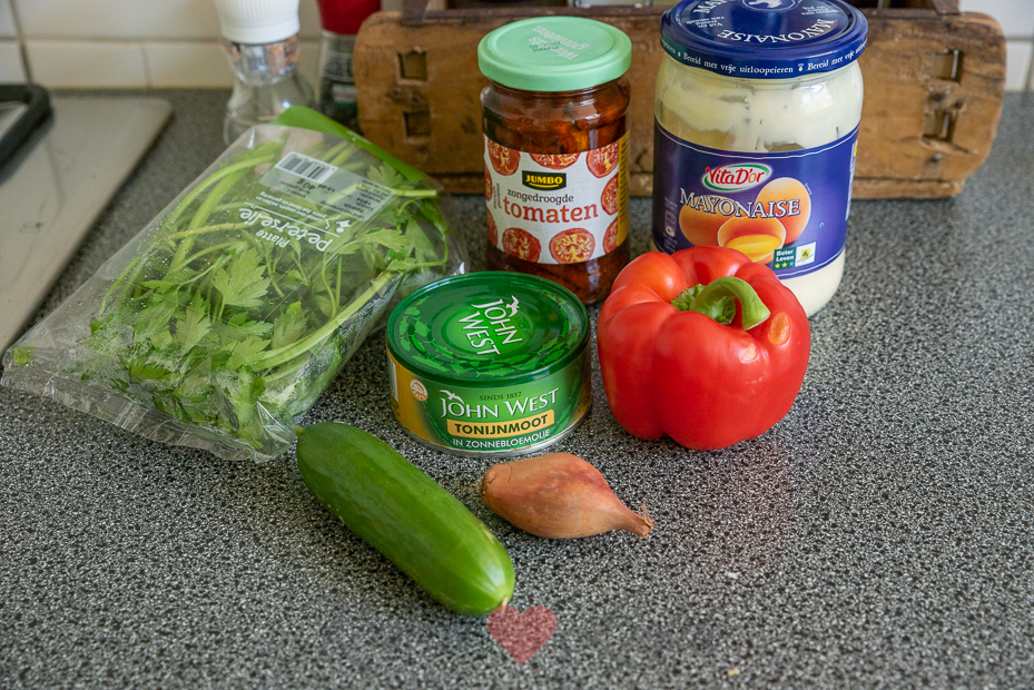 Tonijnsalade met zongedroogde tomaatjes