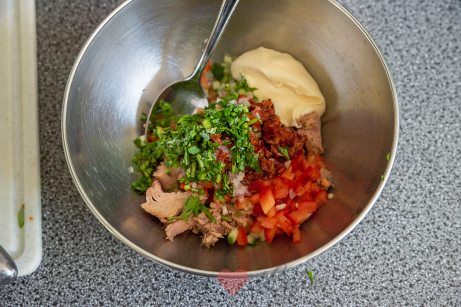 Tonijnsalade met zongedroogde tomaatjes