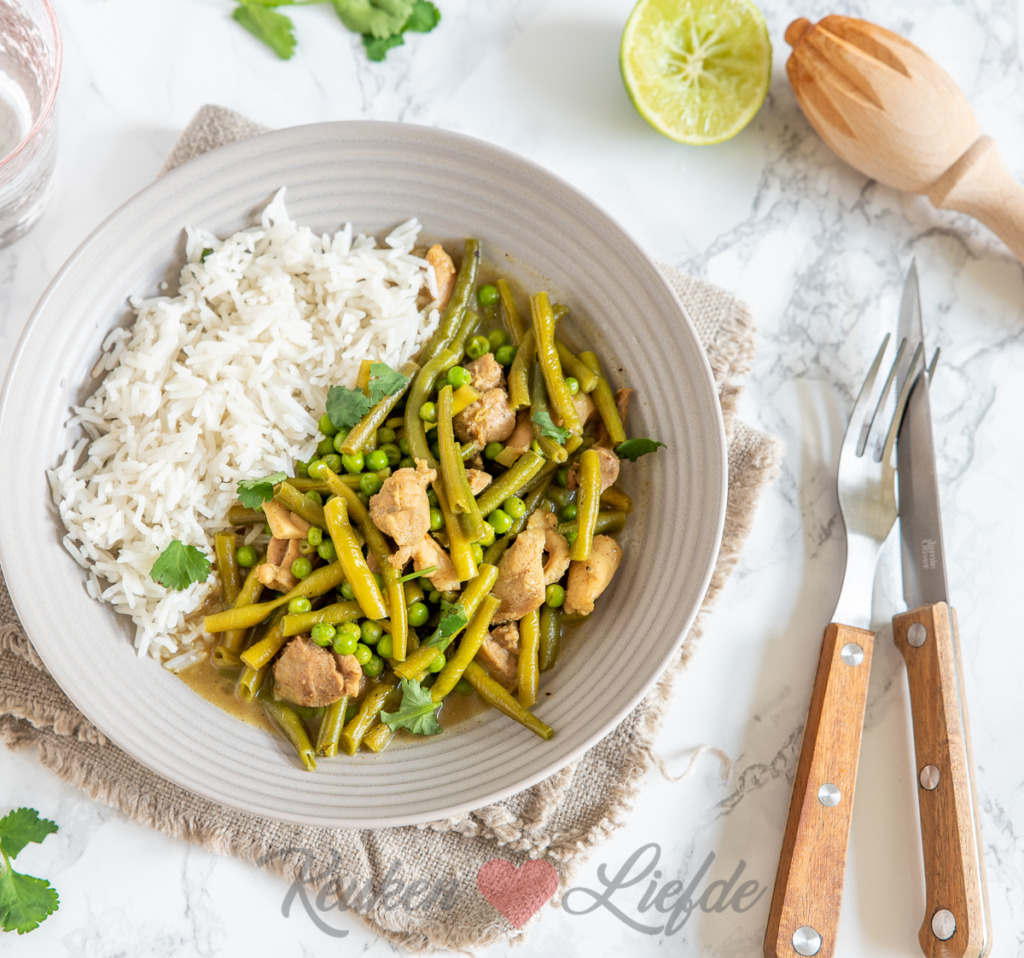 Groene curry met kip en sperziebonen Groene curry met kip en sperziebonen