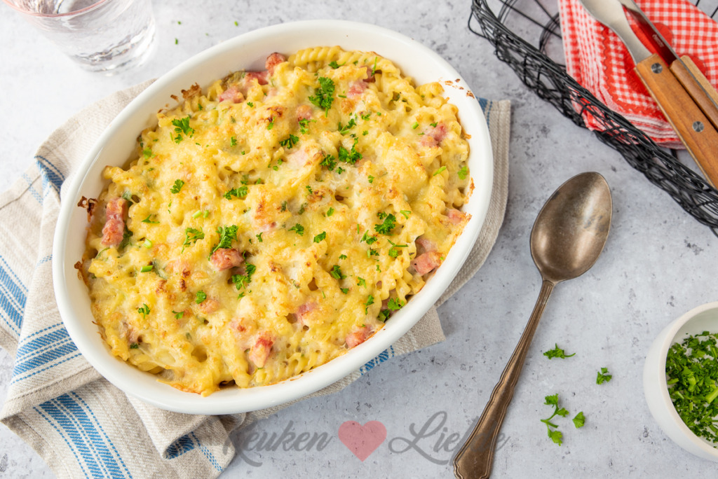 Pasta gratin met witlof, ham en kaassaus