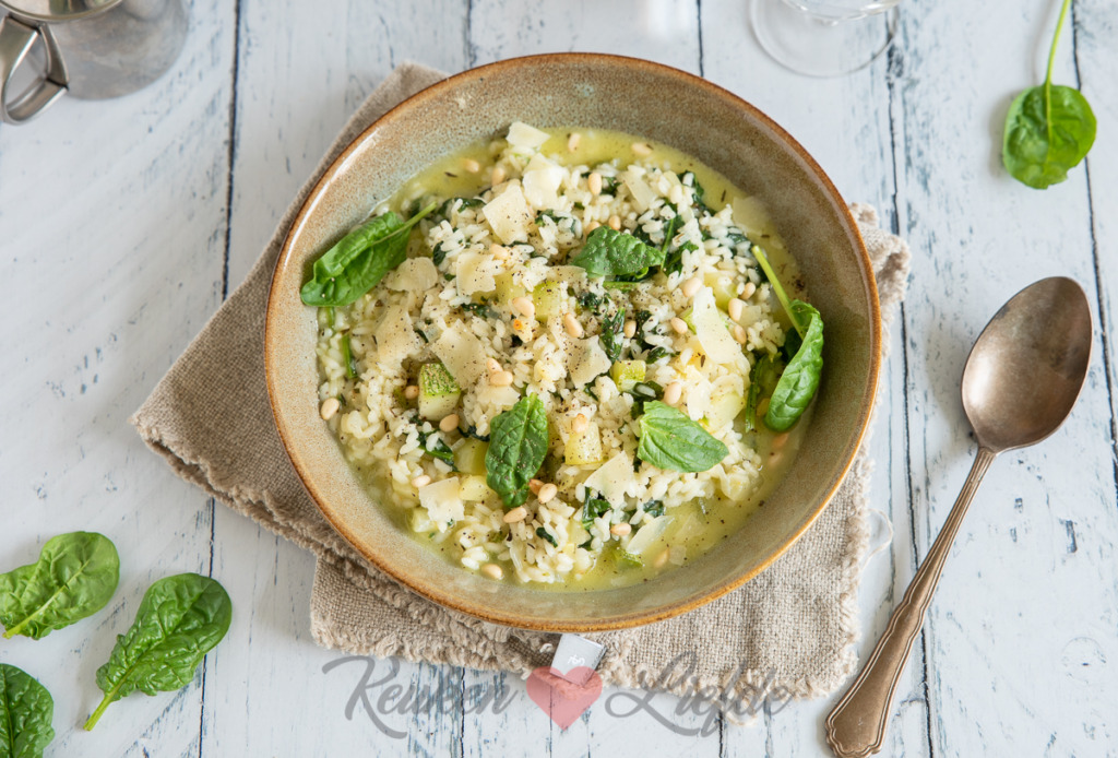 Risotto met courgette, spinazie en pesto