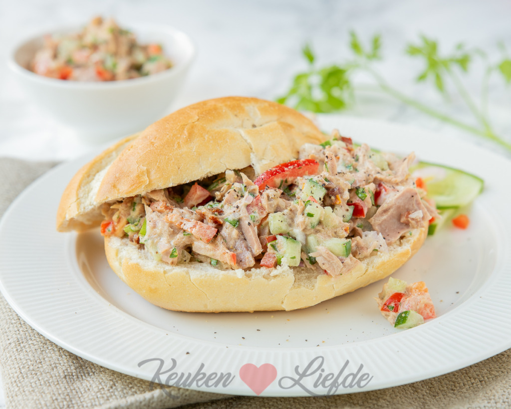 Tonijnsalade met zongedroogde tomaatjes