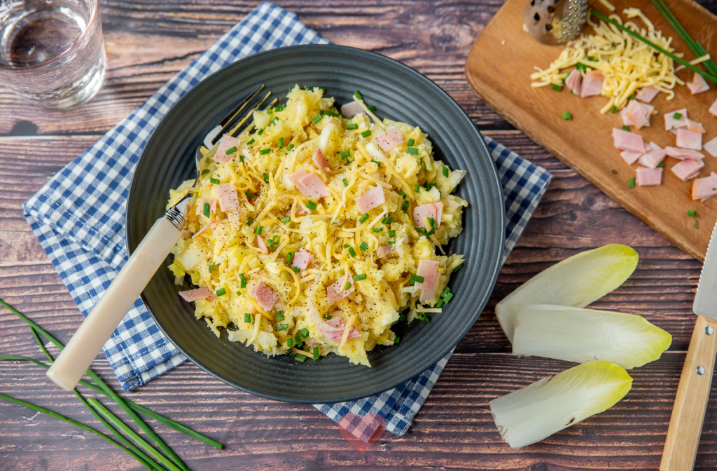 Witlofstamppot met ham en kaas