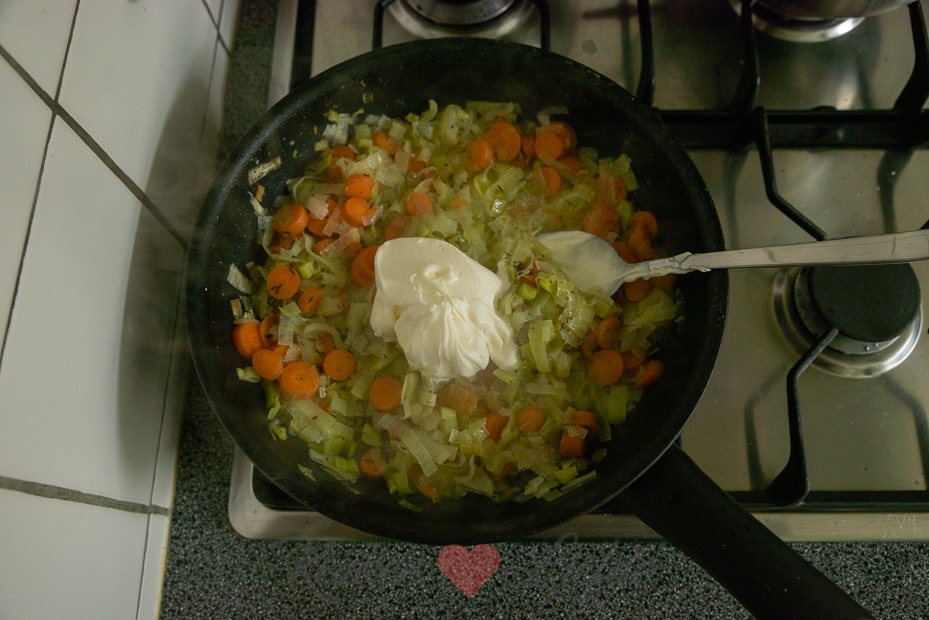 Kabeljauwschotel met romige wortel en prei