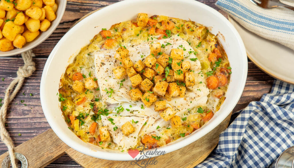 Romige kabeljauwschotel met wortel en prei