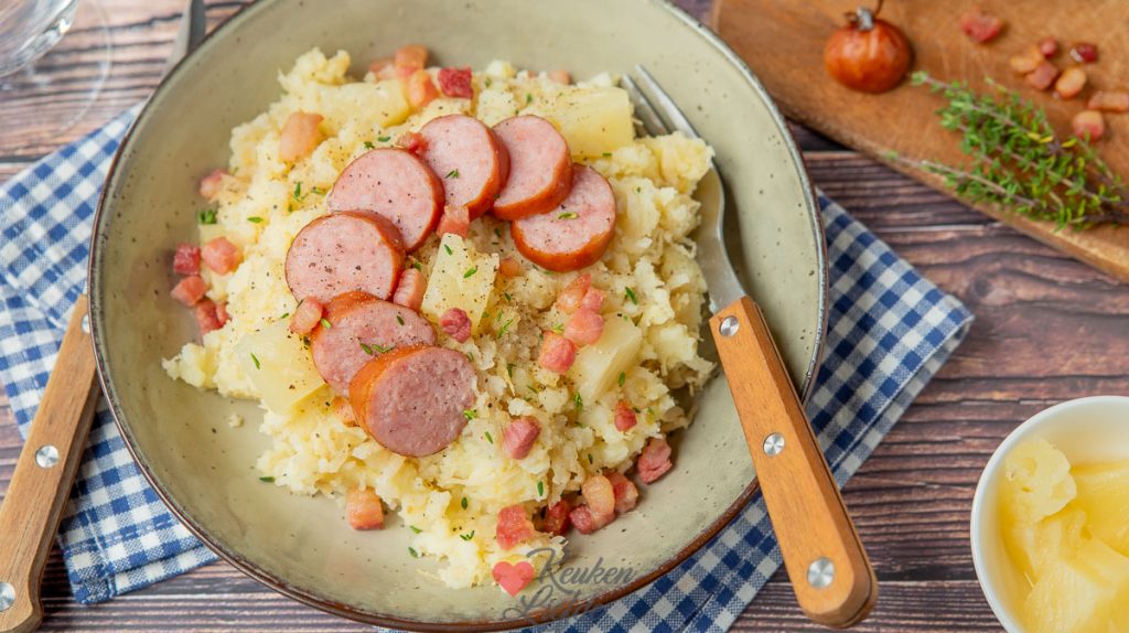 Zuurkoolstamppot met ananas, spekjes en rookworst