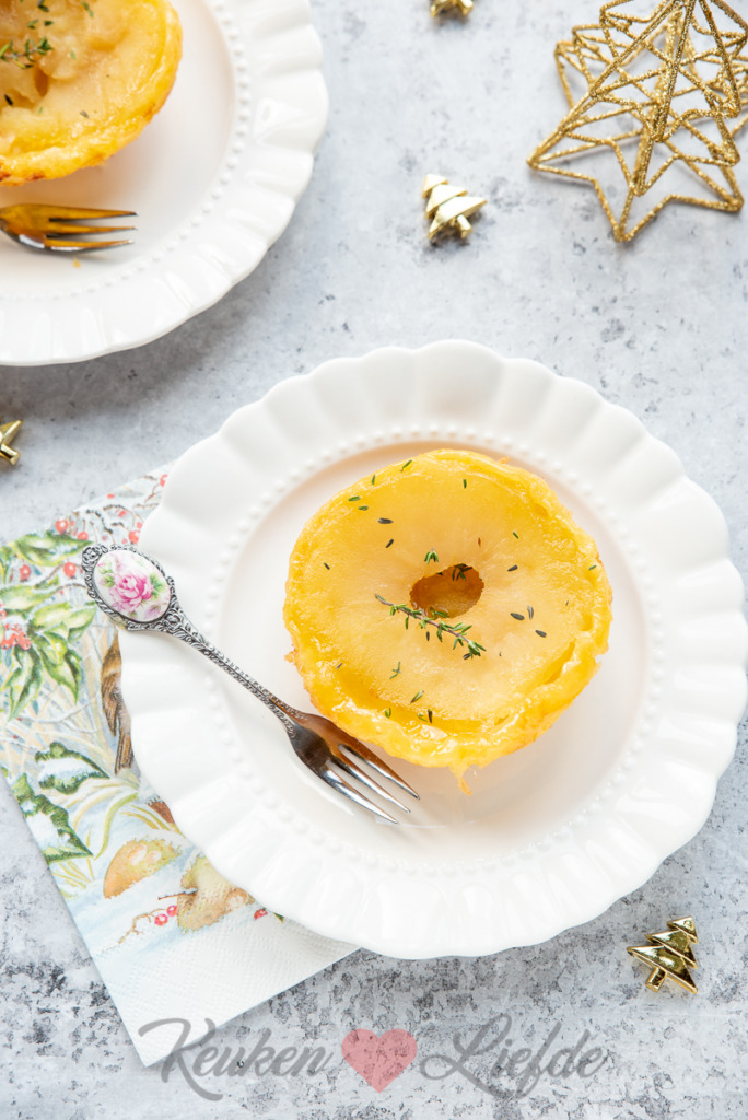 De Franse klassieker tarte tatin kennen we allemaal toch? Deze mini tarte tatins zijn minstens zo lekker en erg leuk om te serveren tijdens het kerstdiner. De Franse klassieker tarte tatin kennen we allemaal toch? Deze mini tarte tatins zijn minstens zo lekker en erg leuk om te serveren tijdens het kerstdiner.