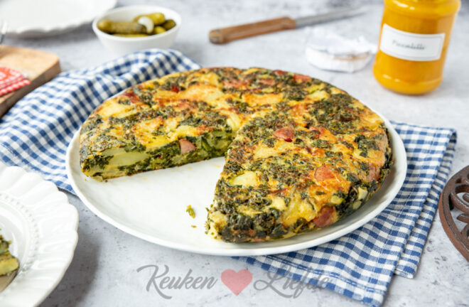 Aardappeltortilla met boerenkool en rookworst