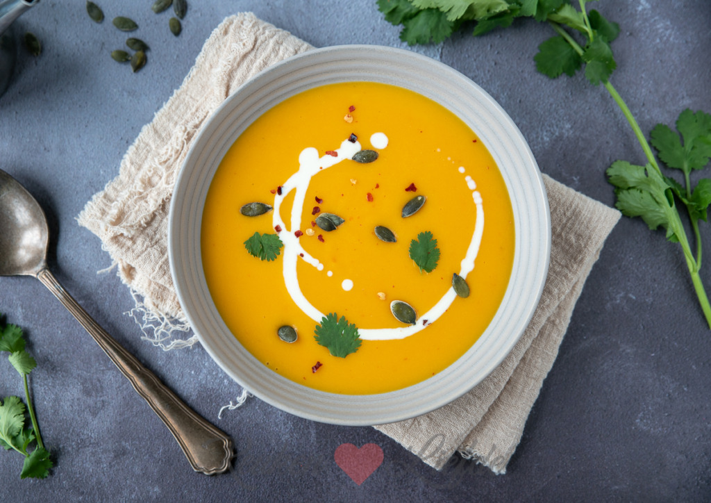 Pompoen-wortelsoep met kokosroom