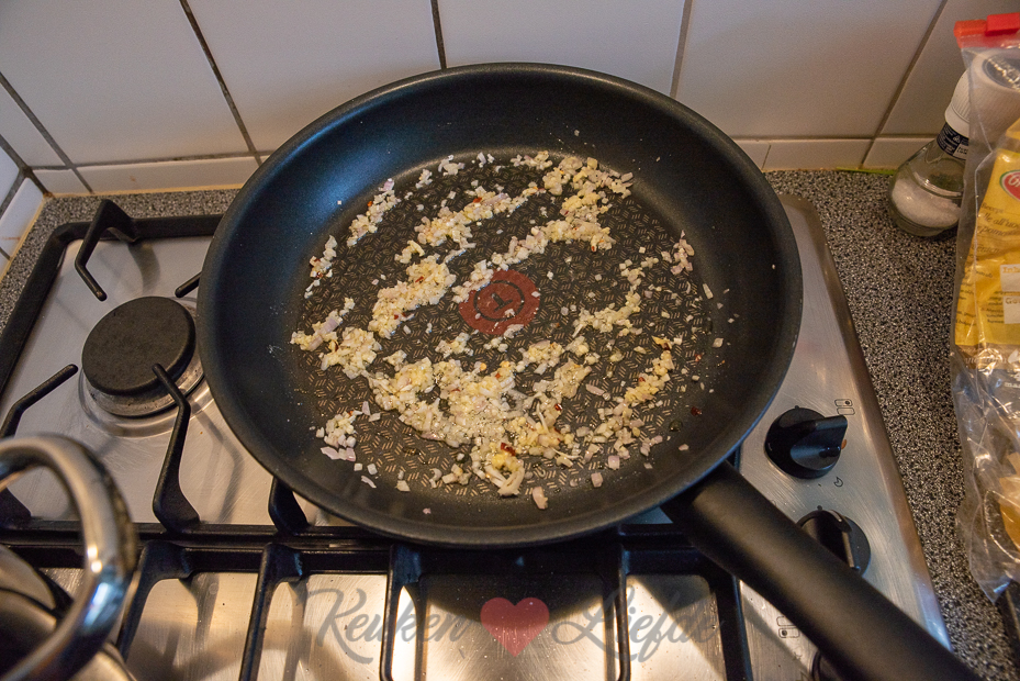 Tagliatelle met roomsaus en gerookte zalm