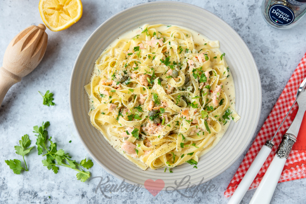 Tagliatelle met roomsaus en gerookte zalm