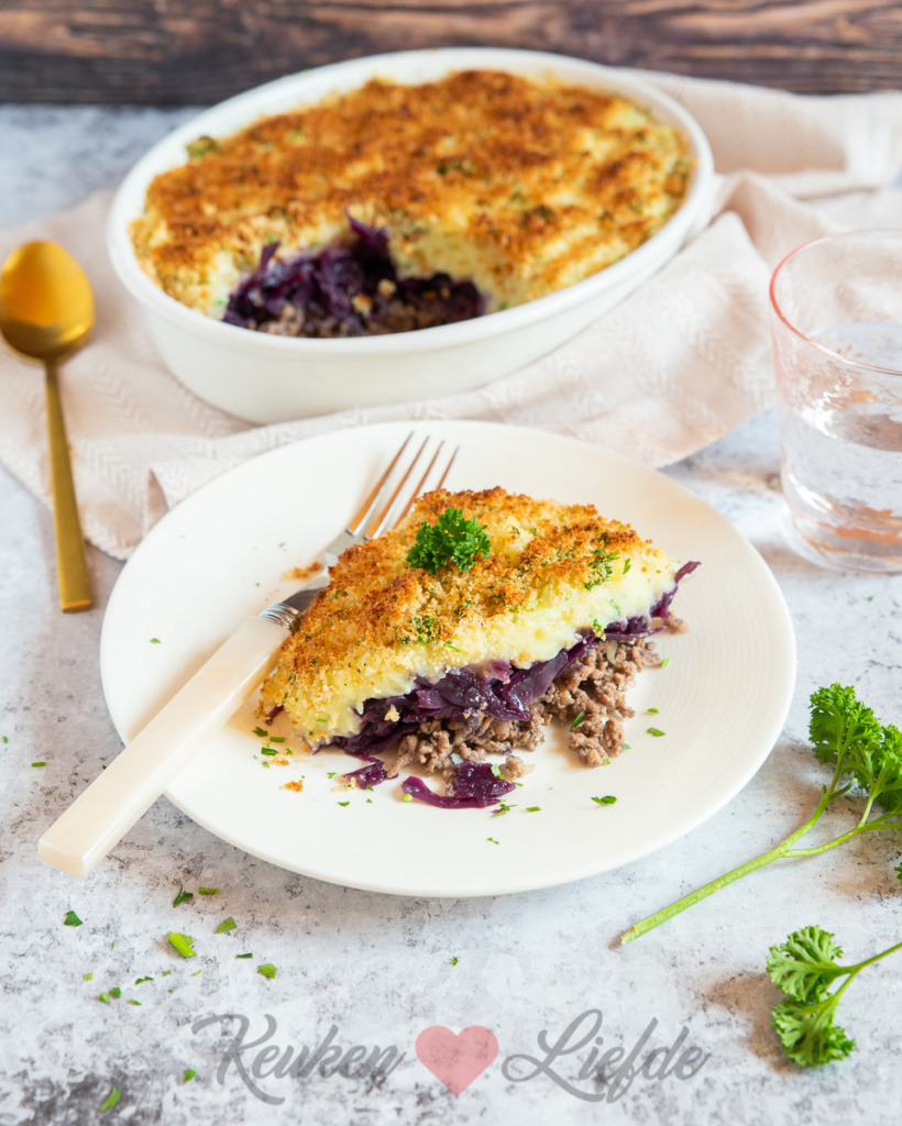 Rodekoolschotel met gehakt en puree Rodekoolschotel met gehakt en puree