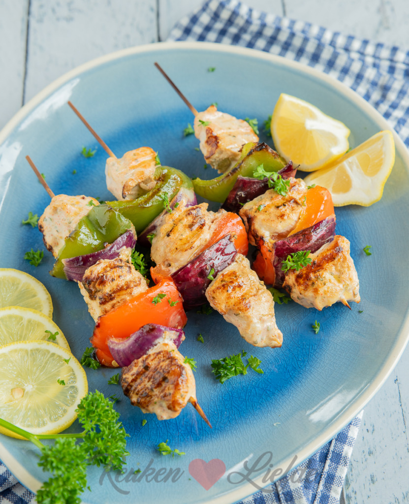 Gemarineerde kipspiesjes van de barbecue Gemarineerde kipspiesjes van de barbecue