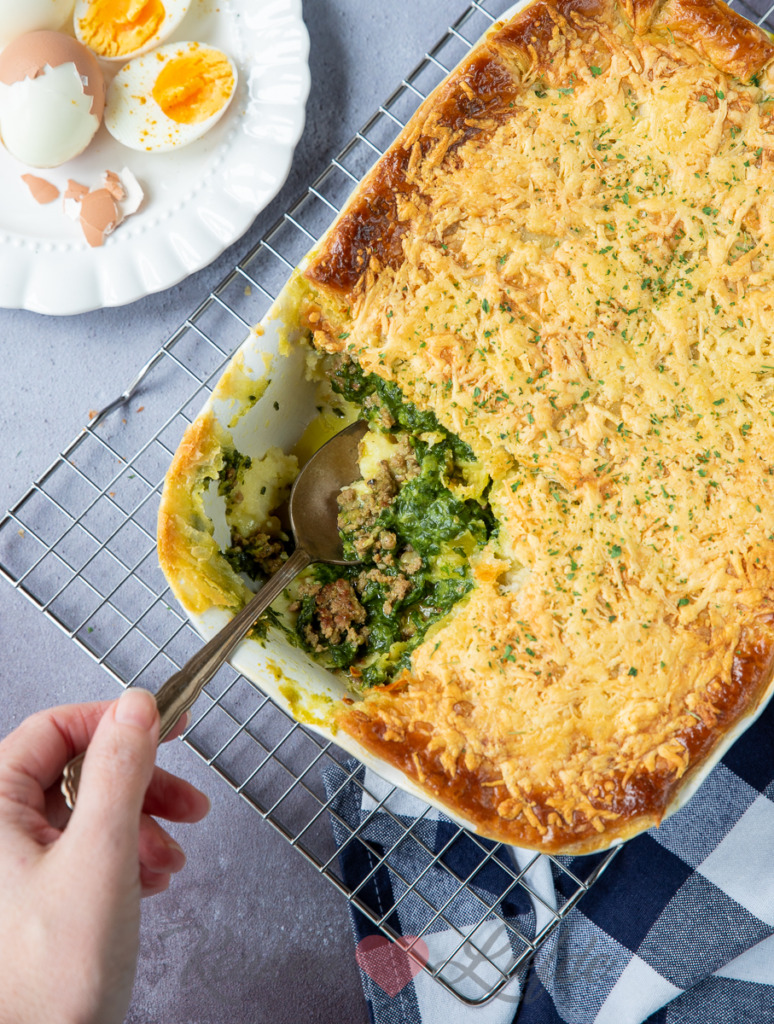 Spinazieschotel met gehakt en bladerdeegdakje Spinazieschotel met gehakt en bladerdeegdakje