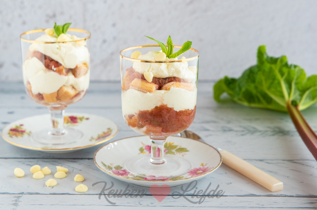 Tiramisu toetje met rabarber