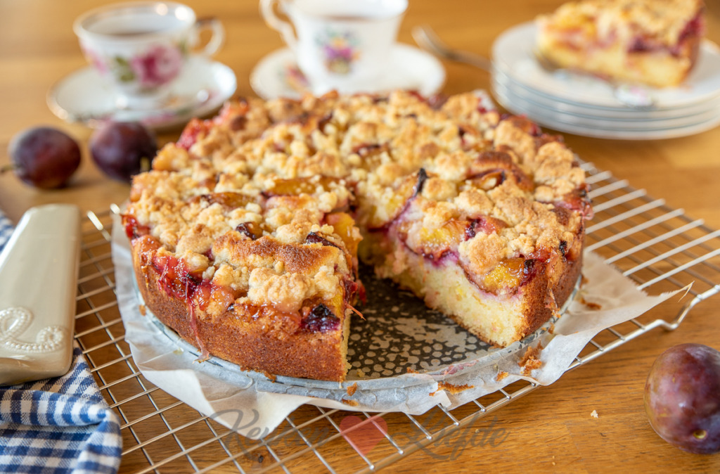 Pruimencake met deegkruimels