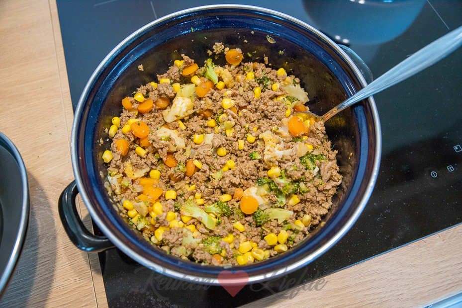 Nacho's van de bakplaat met gehakt en groenten