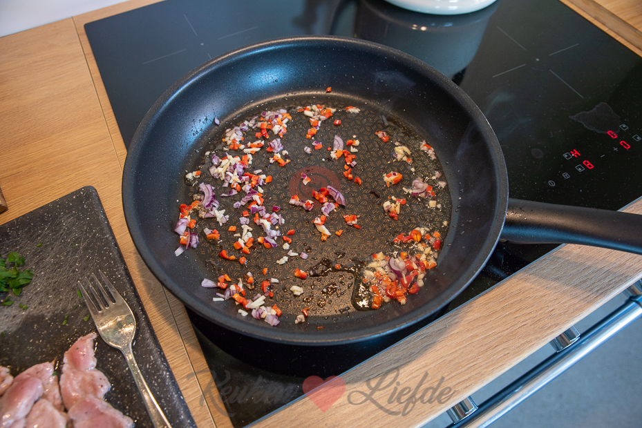 Penne met stroganoffsaus en varkenshaas Penne met stroganoffsaus en varkenshaas