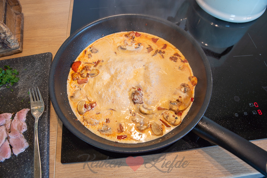 Penne met stroganoffsaus en varkenshaas Penne met stroganoffsaus en varkenshaas