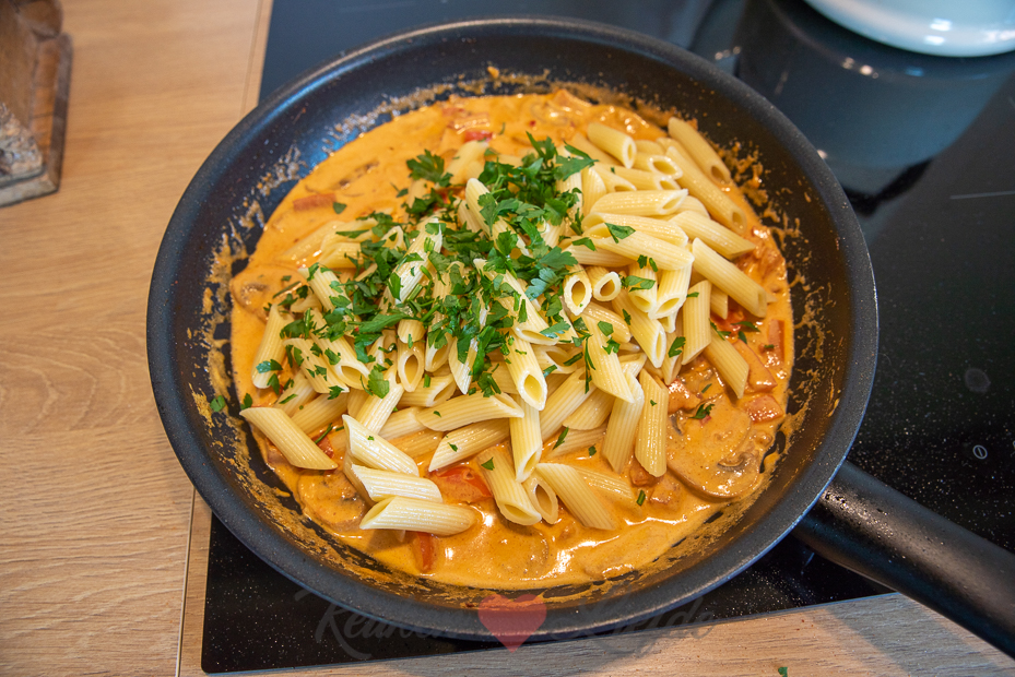 Penne met stroganoffsaus en varkenshaas Penne met stroganoffsaus en varkenshaas