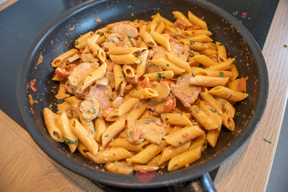 Penne met stroganoffsaus en varkenshaas Penne met stroganoffsaus en varkenshaas